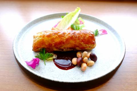 北海道産蝦夷鹿肉のブレゼ　パイ包み焼き